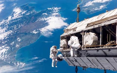 Astronauts & Space Station Mir (click to view)